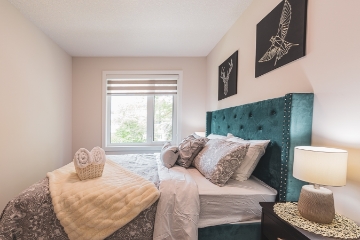 Picture of Ely Upholstered Platform Bed in queen/king (Blue Velvet) - King