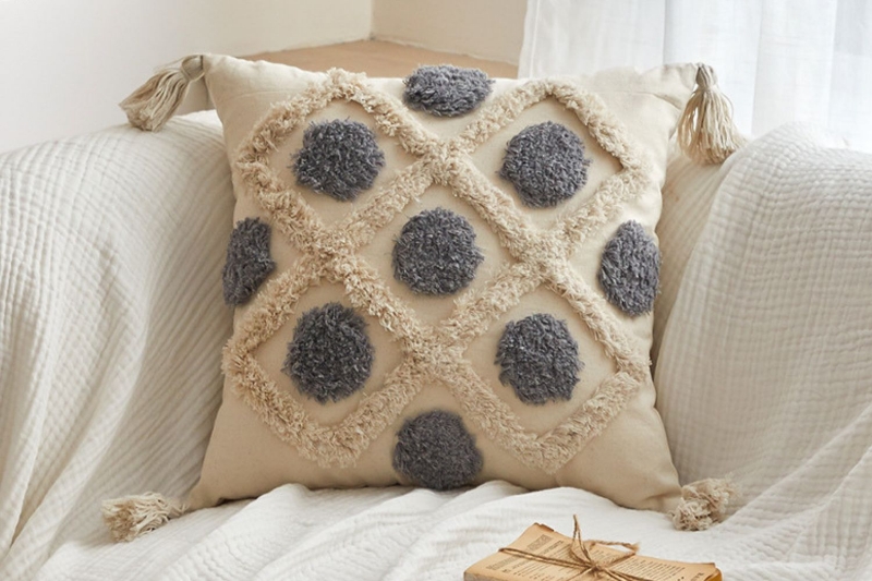 Picture of 375-003 Decorative Accent Tassel Cushion with Inner (17.5"x17.5") 