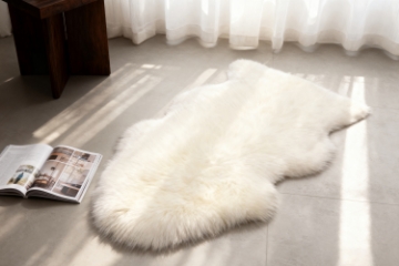 Picture of 388-003 Natural Long Wool Sheepskin Rug - (39.5"x23.5")